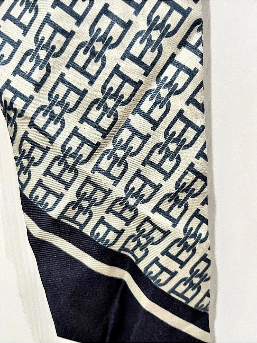 NWT Bally Midnight Light Silk Printed Scarf in Blue & Cream, approx 4”x43”